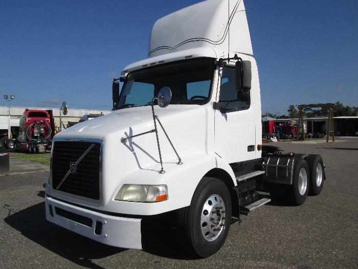 2006 Volvo Vnm420  Conventional - Day Cab
