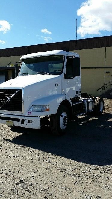 2012 Volvo Vnl42t300  Conventional - Day Cab