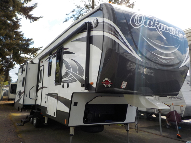 2017 Heartland Oakmont 304 model