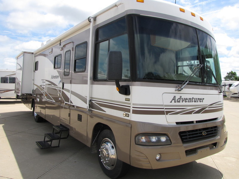 2005 Winnebago Adventurer 37B