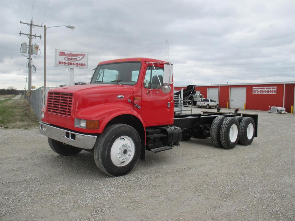 1998 International 4900  Cab Chassis