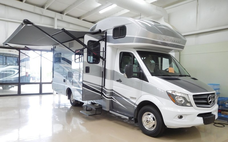 2017 Winnebago ITASCA NAVION 524G