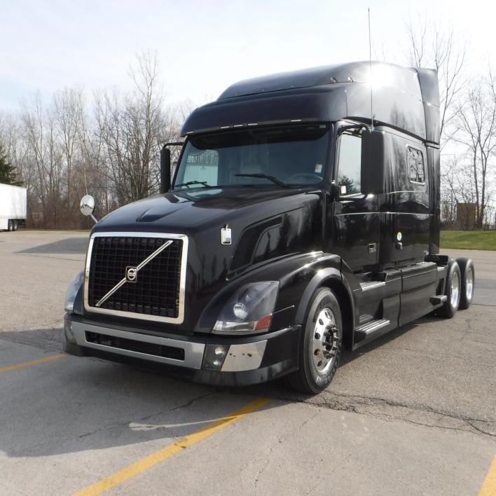 2011 Volvo Vnl64t730  Conventional - Sleeper Truck