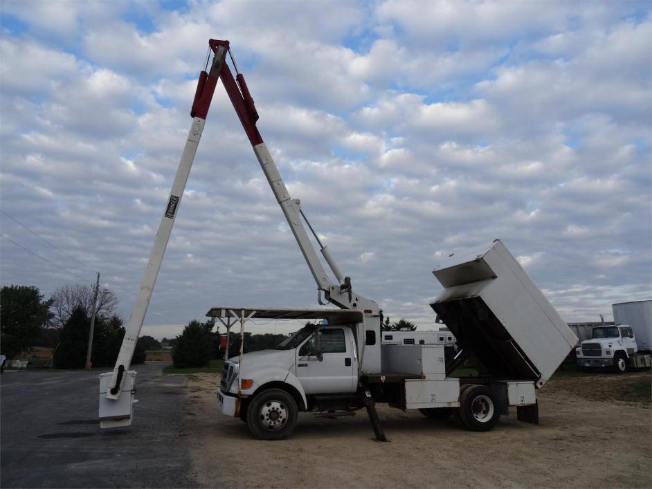 2005 Ford F750  Bucket Truck - Boom Truck