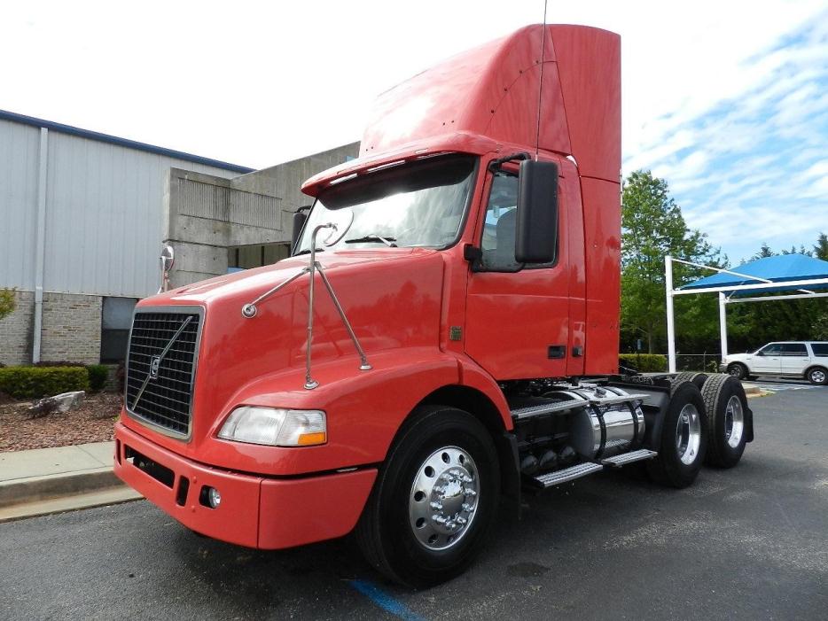 2009 Volvo Vnm420  Conventional - Day Cab