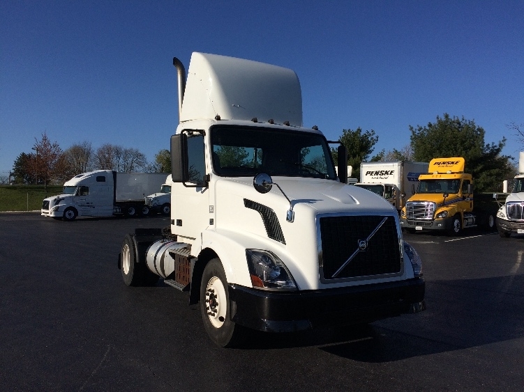 2012 Volvo Vnl  Conventional - Day Cab