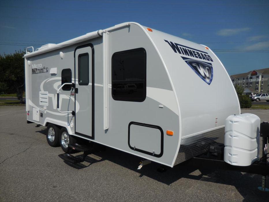 2017 Winnebago Micro Minnie 2106 DS