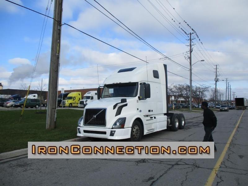 2013 Volvo 670  Conventional - Sleeper Truck