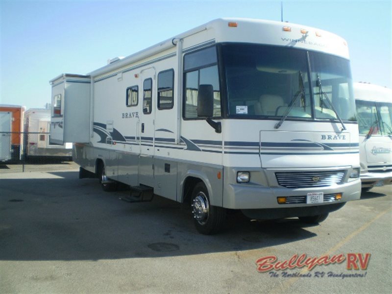 2004 Winnebago Brave 32 V