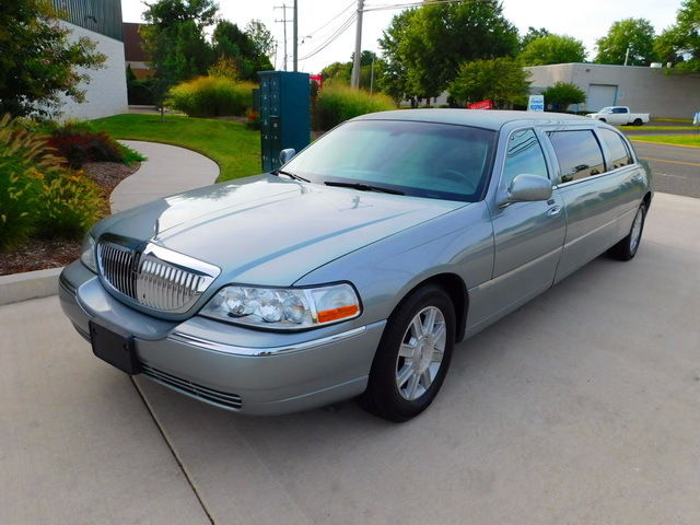 Lincoln : Town Car 8 PAS LIMO LOW MILEAGE! 8 PASSENGER LIMO ! WARRANTY ! INSPECTED ! DVD !ALMOST NEW TIRES !06