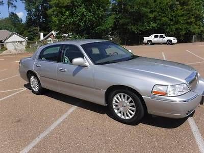 Lincoln : Town Car Signature Sedan 4-Door 2003 lincoln town car signature low miles super nice towncar