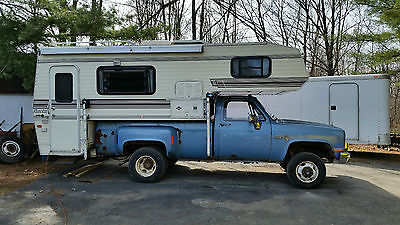 1991 REAL LITE 12' PICKUP TRUCK CAMPER GREAT CONDITION.