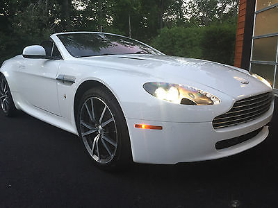 Aston Martin : Vantage Base Convertible 2-Door Hard to find Pearl white 6 sp. convertable