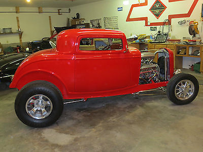 Ford : Other chrome 1932 viper red street rod coupe