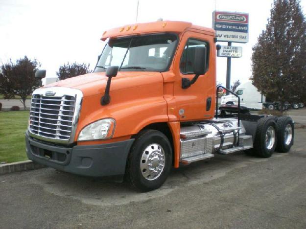Freightliner ca12564dc - cascadia tandem axle daycab for sale