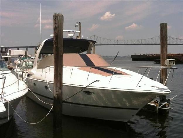 2002 Cruisers Yachts Low Hours! Excellent Condition!)