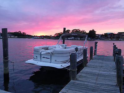 2009 HURRICANE DECK BOAT  ONLY 25 HOURS