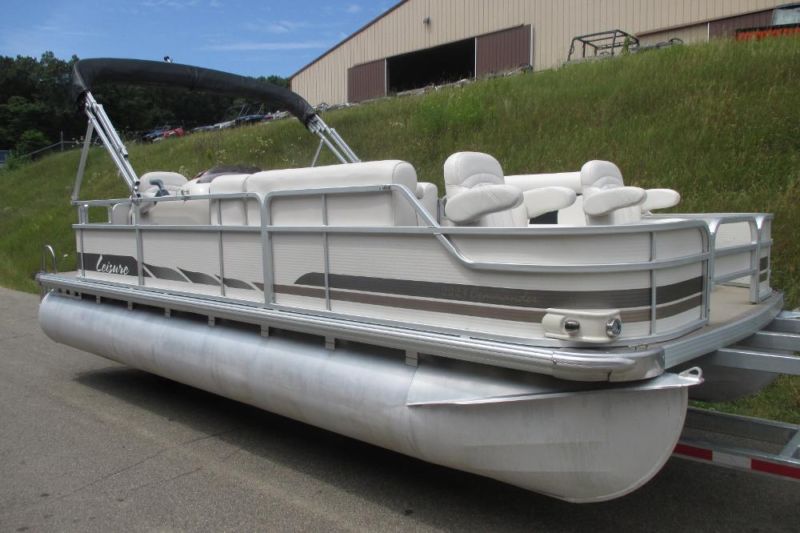2008 Premier Leisure 2225 Commander w/Only 179 Engine Hours!