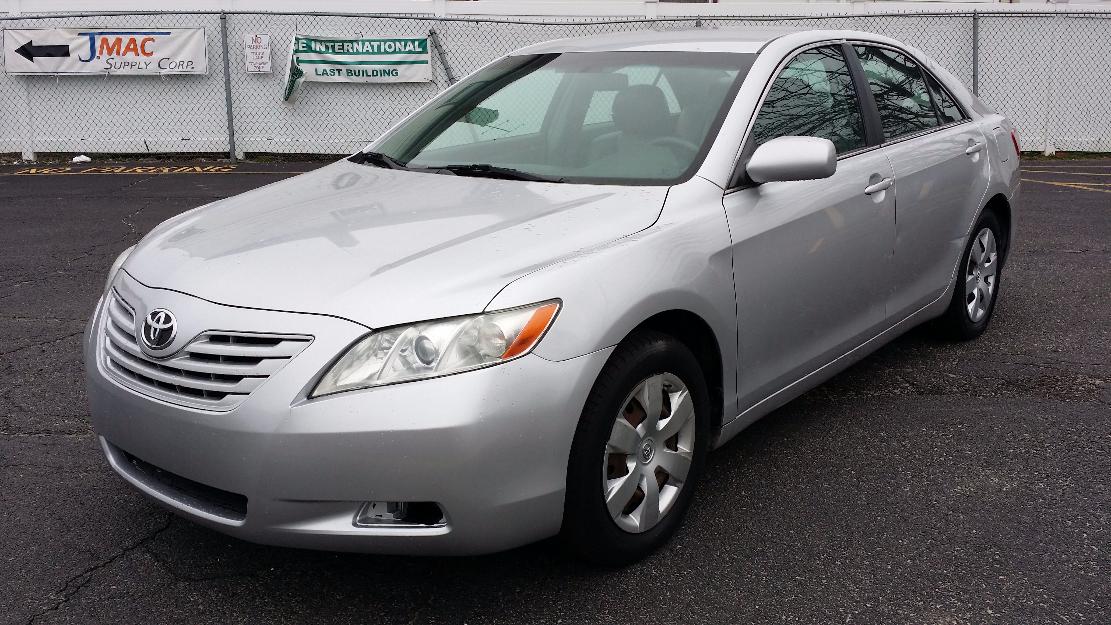 2009 Toyota Camry LE with leather only 84k miles CLEAN TITLE