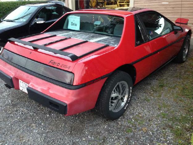 1984 Pontiac Fiero SE for: $2900