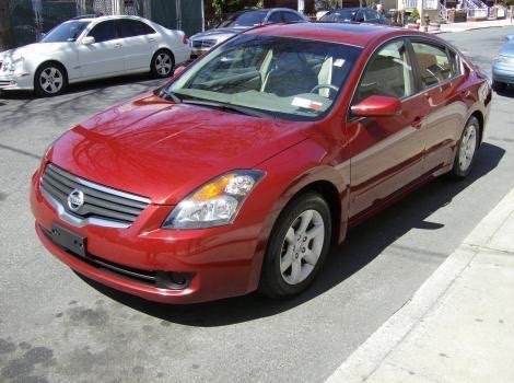 One owner Altima Like New!