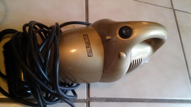 2 little vacuums for sale, 2