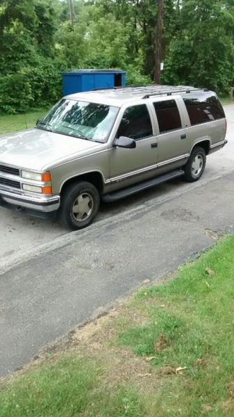 Beautiful 1998 Chevy Suburban 1500 4wd with Tow Package