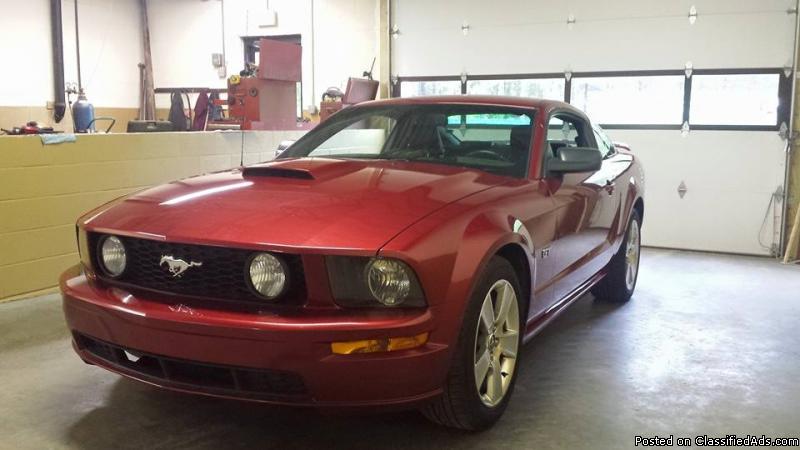2007 Ford Mustang GT - 5 Speed Manual!