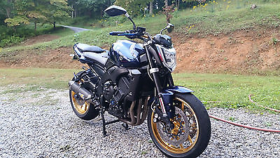 Yamaha : FZ 2009 fz 1 lots of accessories