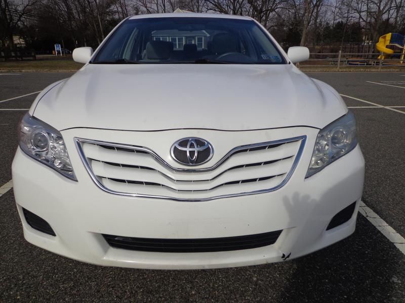 20010 TOYOTA camry white  with 98mil