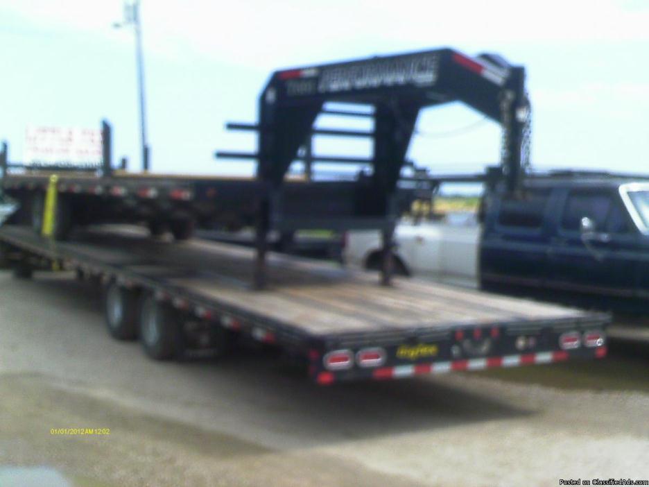 FLATBED GOOSENECK TRAILER