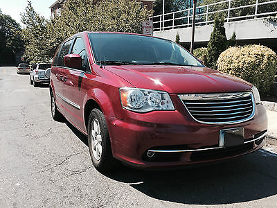 Chrysler : Town & Country Touring Chrysler town & country 2012 burgundy - seven seats