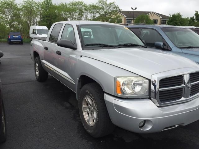 2005 DODGE Dakota 4dr SLT 4WD Crew Cab SB