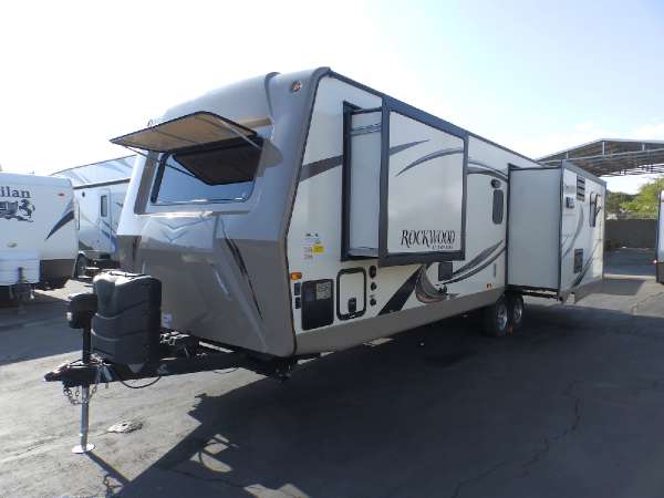 2016  Forest River  ROCKWOOD 2703WS  3 SLIDES  EMERALD EDITION  REAR ENTERTAINMENT CENTER  FRONT SLEEPER  SLEEPS 5  POWER PACKAGE  CORIAN COUNTERTOP