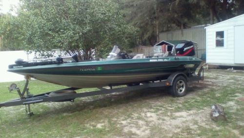 1995 stratos bass boat with trailer/2002 mercury 2.5 200 carb engine