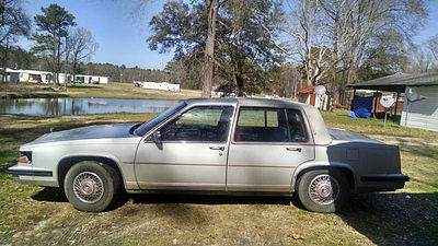 Cadillac : Fleetwood Base Sedan 4-Door 1985 cadillac fleetwood base sedan 4 door 4.1 l