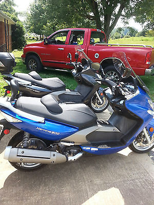 Kymco : Two Xciting 500  Two 2008 Kymco Xciting 500 Scooters