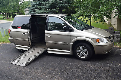 Dodge : Caravan SXT :):):)Wheelchair Ramp Van(:(:(: Great Van at affordable price....only $14,900