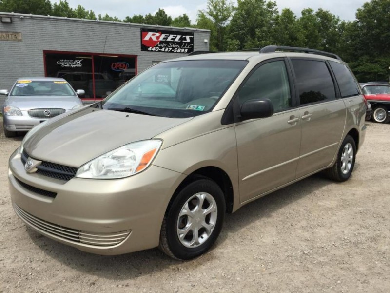 2004 Toyota Sienna Mini-van, Passenger