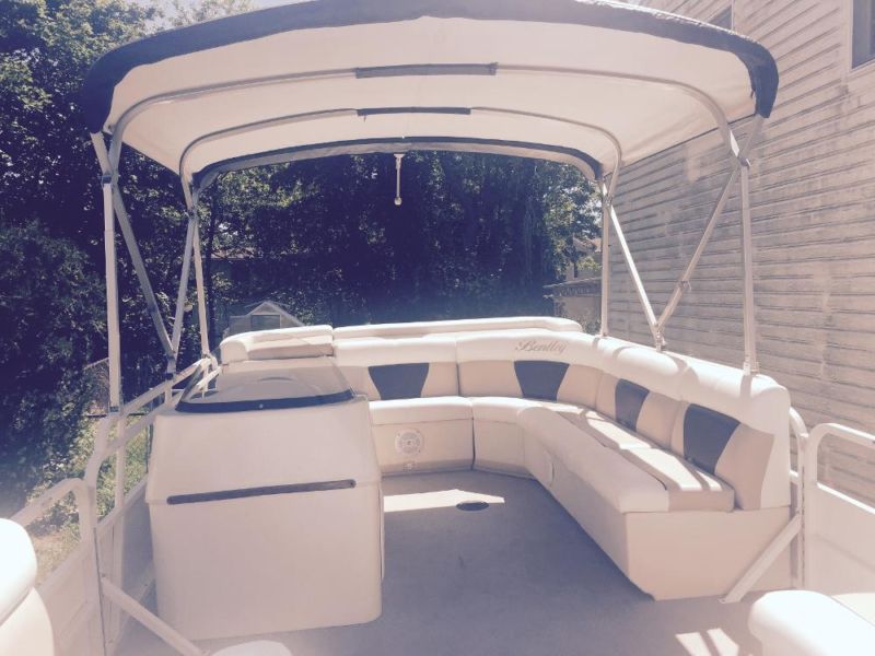 2008 Bentley 200 Cruise 20 ft pontoon boat