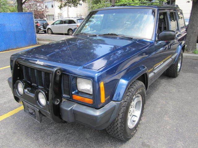 Jeep : Cherokee 4dr Sport 4W New Trade classic 4x4 low miles 99000miles 99000miles runs great warrantee