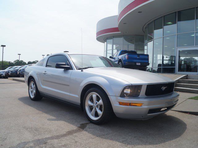 Ford : Mustang V6 Deluxe V6 Deluxe Coupe 4.0L Airbags - Front - Dual Air Conditioning - Front Driver Seat