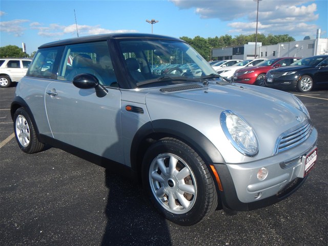 2004 MINI Cooper Base Milwaukee, WI