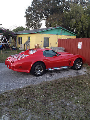 Chevrolet : Corvette Stingray 1977 red corvette