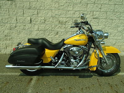 Harley-Davidson : Touring 2006 harley davidson road king in yellow um 30425 m r