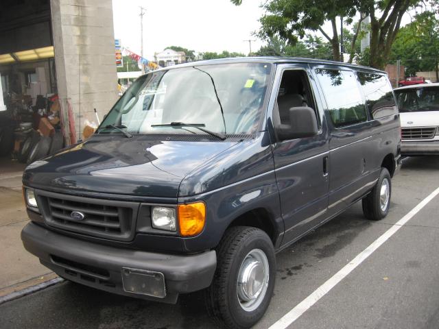 2006 Ford E-350 Super Duty XLT Floral Park, NY