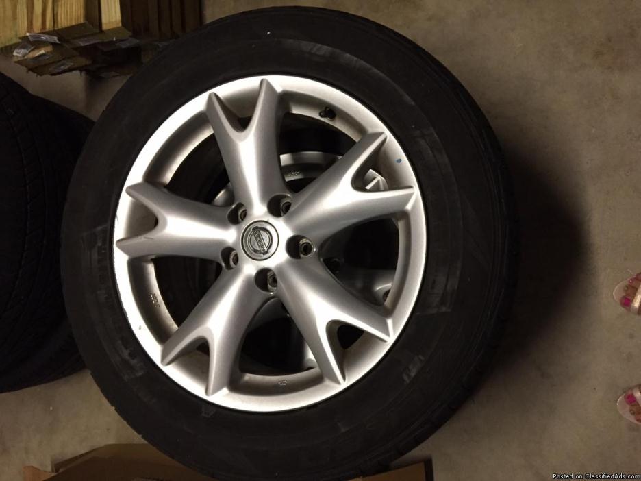 2010 Nissan Rogue Tires and wheels, 0