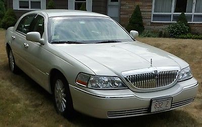 Lincoln : Town Car Signature Series 2005 lincoln town car signature series one owner clean meticulously maintained