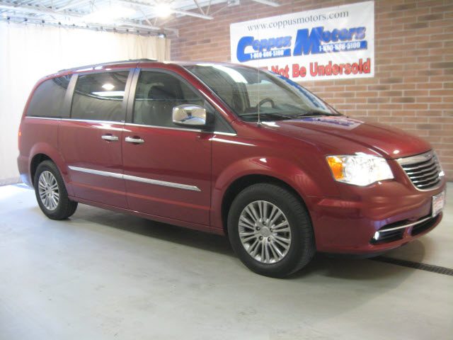 2013 Chrysler Town & Country Touring-L Tiffin, OH