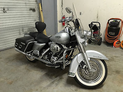 Harley-Davidson : Touring VERY NICE LOW MILES LOTS OF CHROME!